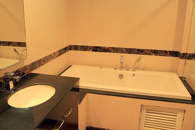 piyathipplace-bathroom