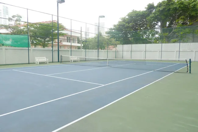 krungthepthanitower-tenniscourt