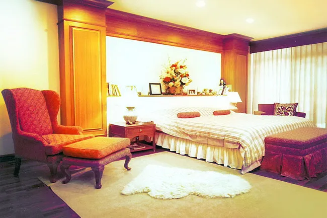 mgmansion-bedroom