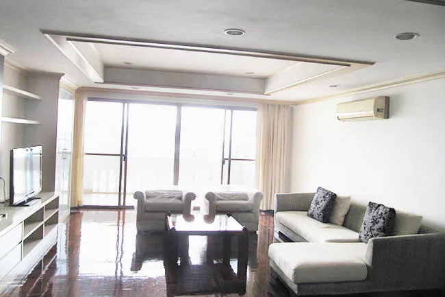 sethiwanpalace-livingroom