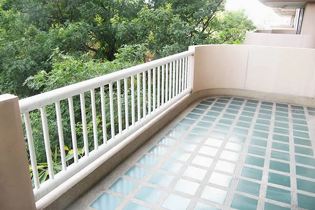 panthipsuitessathorn-balcony