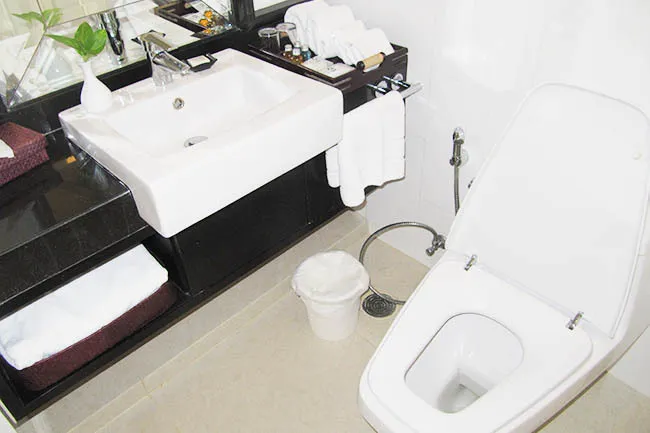 saladaengcolonnade-bathroom2