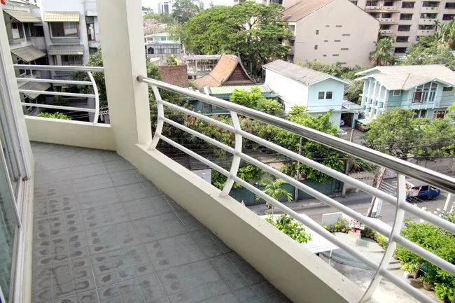 prommitrplace-balcony