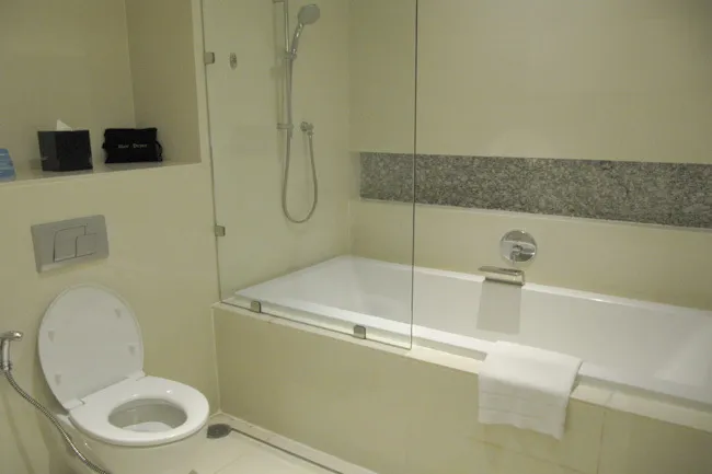 panpacificservicedsuitesbangkok-bathroom