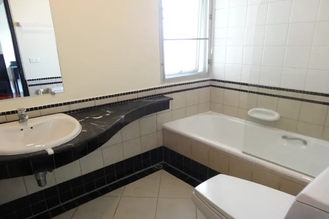 charktipcourt-bathroom