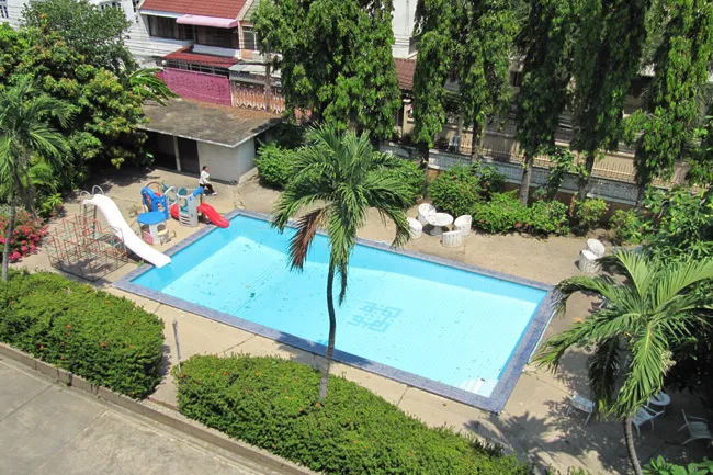 nycourt-pool2