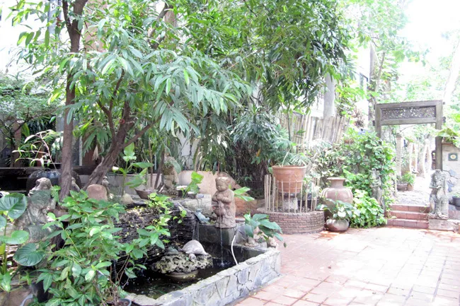 housebythepond-garden2