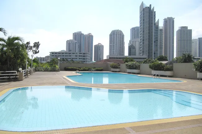 promsukcondominium-pool