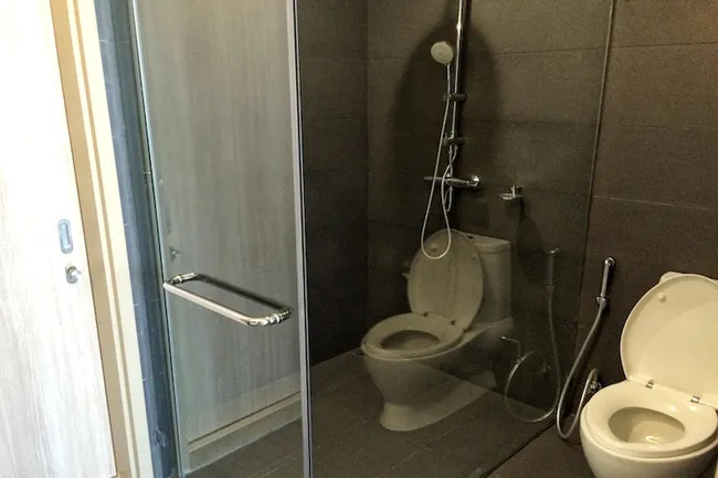 nobleploenchit-bathroom