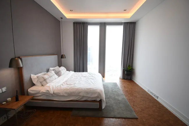 theritz-carltonresidencesbangkok-bedroom