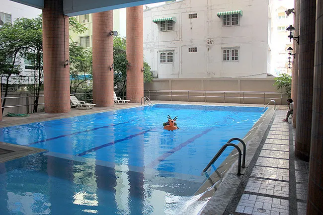 acadamiagrandtower-pool